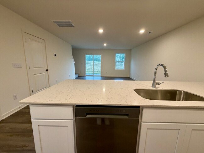 Building Photo - 844 Pine Cone Ln
