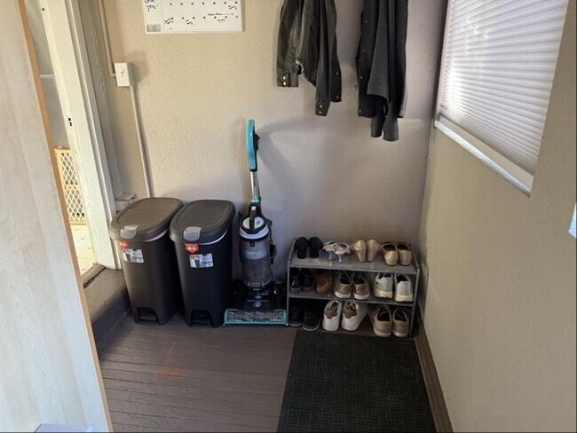 Building Photo - 371 S Franklin St