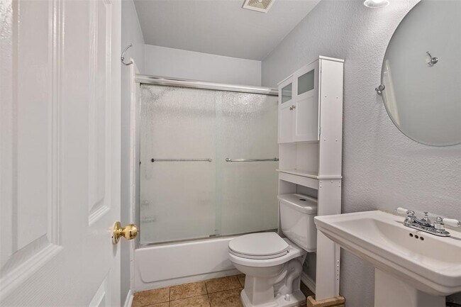 Building Photo - 105 Pentire Way