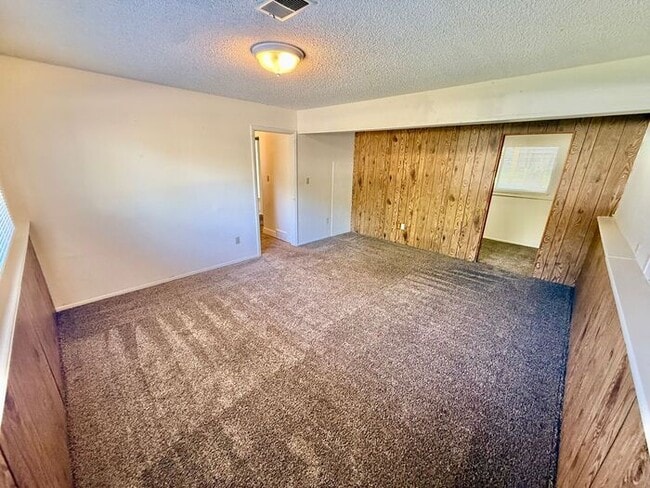 Building Photo - 6 MONTH LEASE SPECIAL! 4 Bed, 2 Bath Single Family Home near City Park!