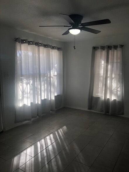 Living room - natural light - 315 Vickers Ave