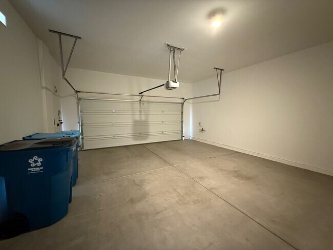 Building Photo - SINGLE STORY 3 BEDROOM HOME IN PROVIDENCE
