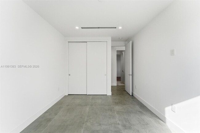 Building Photo - 2840 SW 32nd Ct