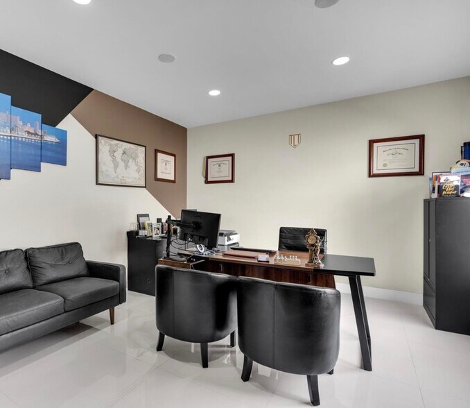 Building Photo - 1815 SW 85th Ct