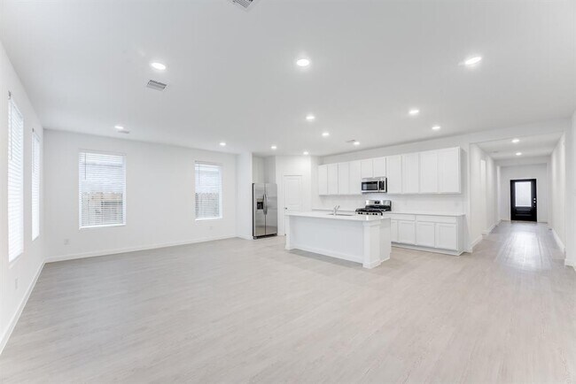 Building Photo - 16542 Texas Palmetto Wy