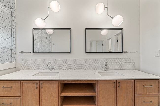 Building Photo - 3802 Commerce St