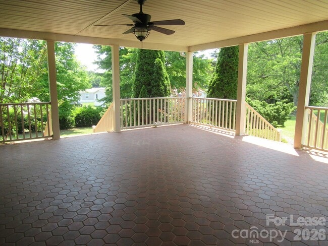 Building Photo - 7800 Cherry Point Dr