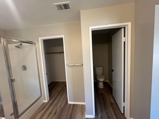 Building Photo - 42114 Acacia Way