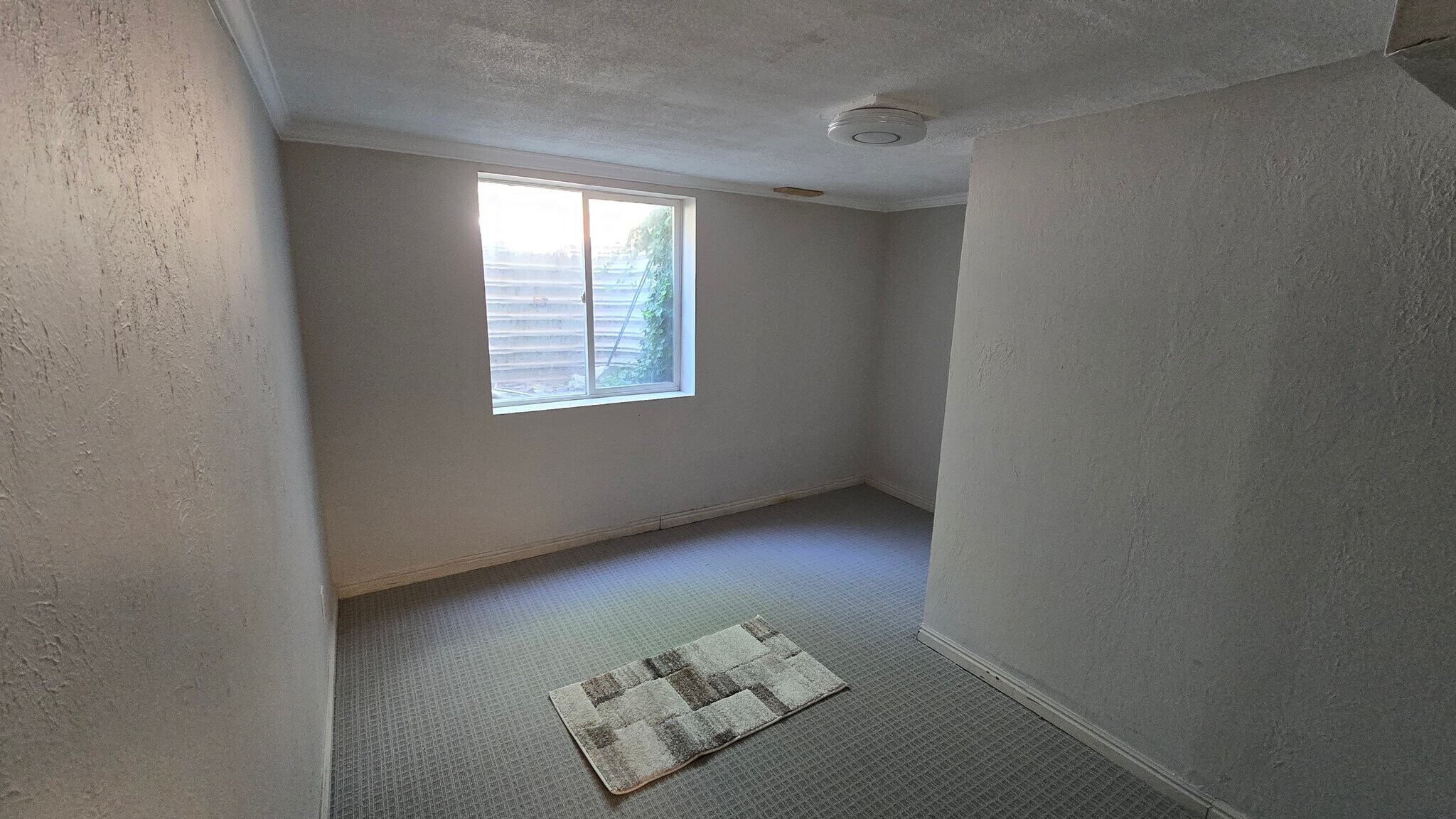Building Photo - 1050 750 W