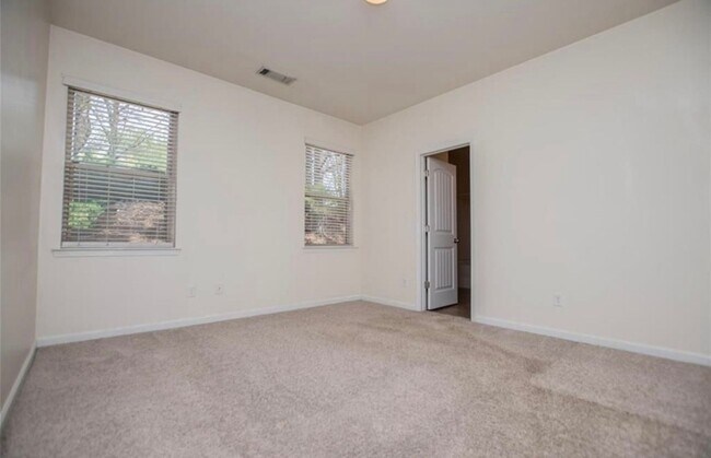 Building Photo - 240 River Meadow Dr