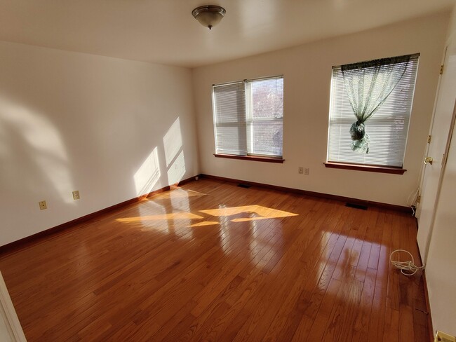 Master bedroom - 1213 Poplar St