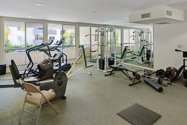 Building Photo - Rare Opportunity to Rent Spacious & Bright WLA Condo