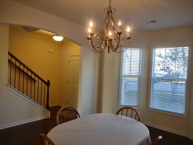 Building Photo - Fabulous Four Bedroom Home in Southeast Columbia!