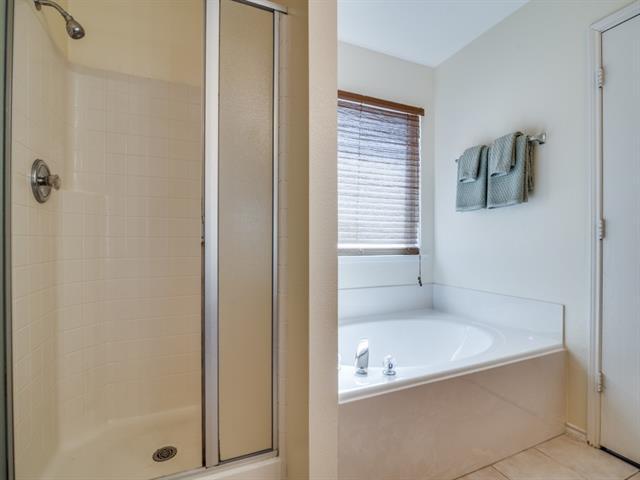 Building Photo - 2056 River Birch Ln