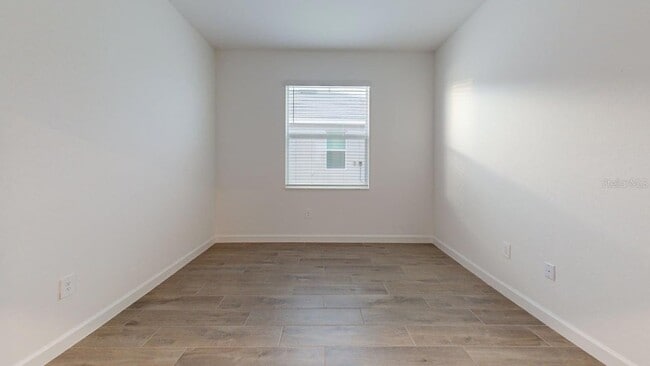 Building Photo - 7949 Lakes Edge Ln