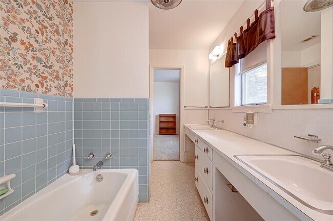 Building Photo - 16711 US-90 ALT