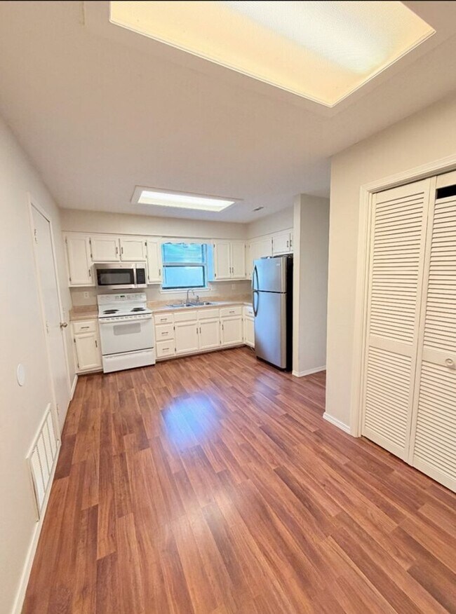 Building Photo - 3 Bedroom Single Family Home In Bentonville!