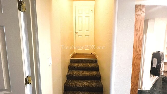 Building Photo - Large 2 Bed / 1 Bonus Room in the Brooklyn Neighborhood off SE Milwaukie Ave.