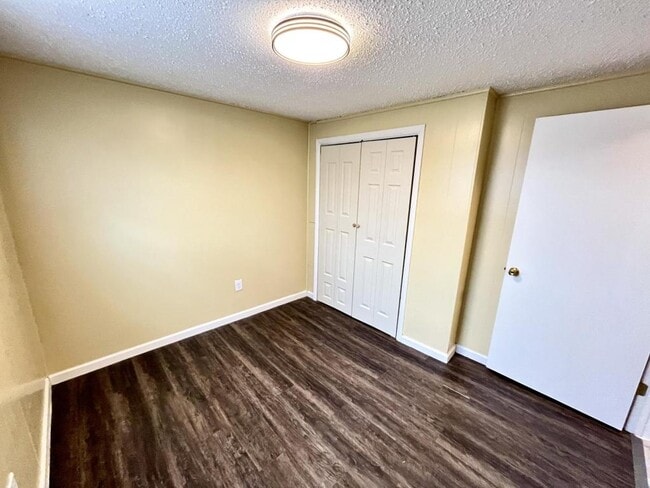 Building Photo - 106 Lind St