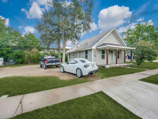 Building Photo - Welcome to Your Ideal Home: 3-Bedroom, 2-Bath Gem Near UNT and Downtown!