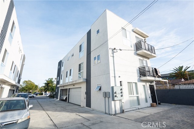 Building Photo - 2725 S La Brea Ave