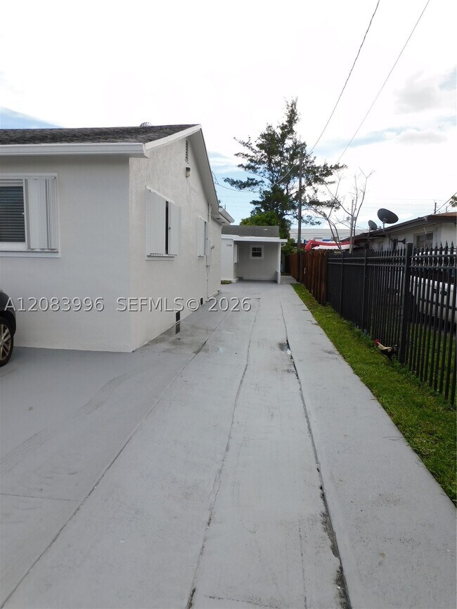 Building Photo - 2754 NW 26th St