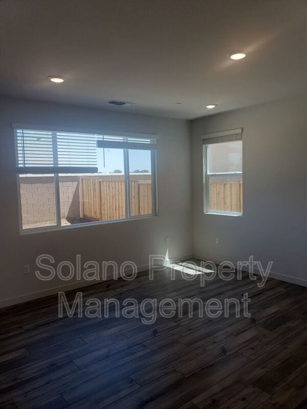 Building Photo - 2940 Sugar Pne St