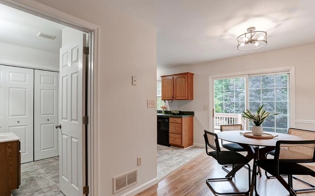 Building Photo - 352 Deerfield Dr