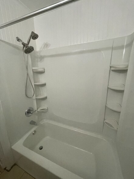 Building Photo - 405 Sheridan St