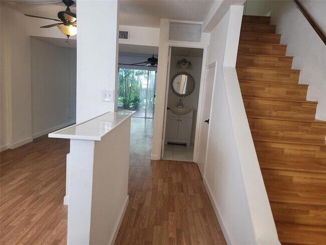 Building Photo - 805 W Oakland Park Blvd