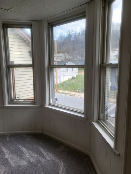 Building Photo - 640 S 2nd St