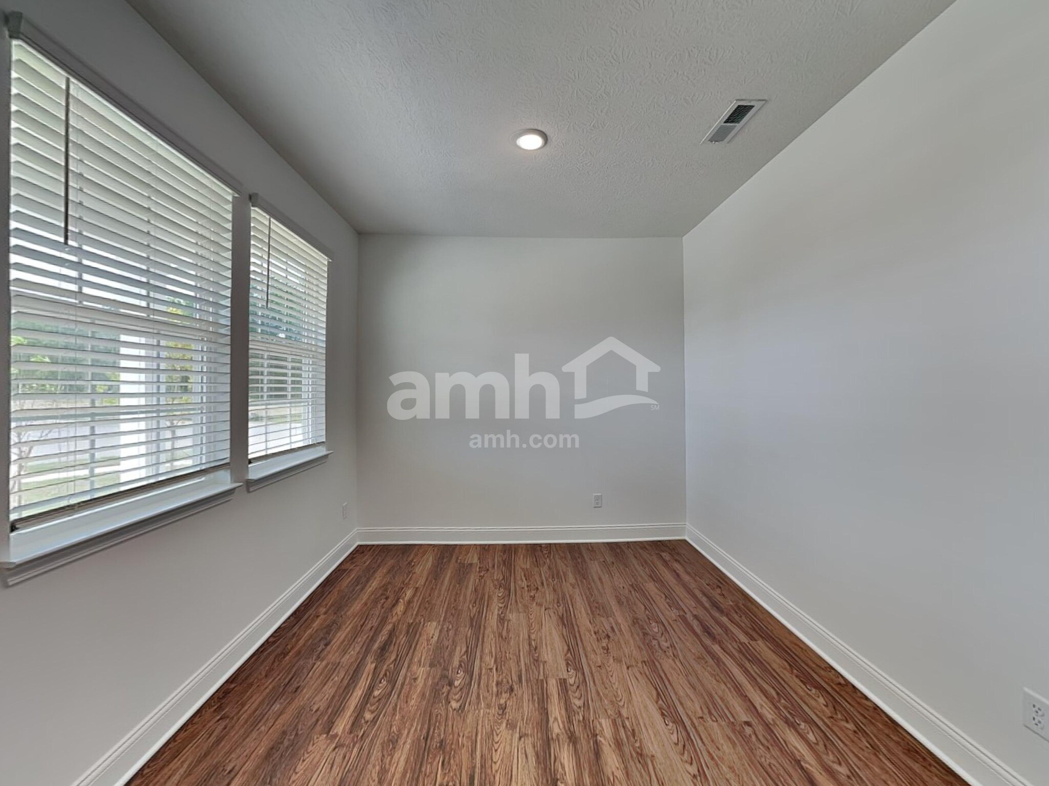 Building Photo - 5953 Hagar Vly Dr