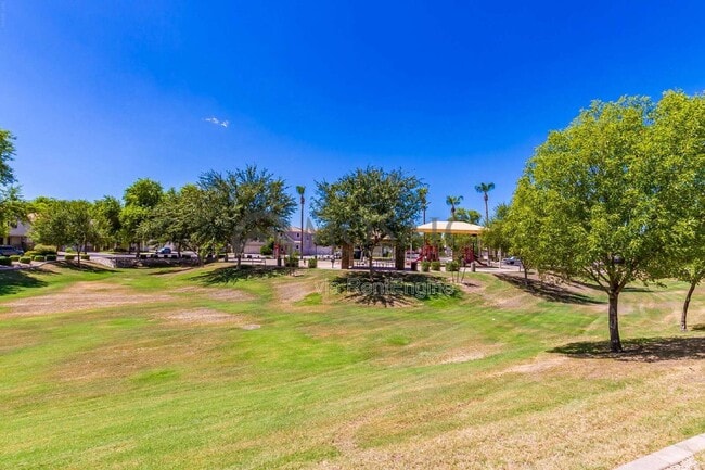 Building Photo - 1384 S Sabino Dr