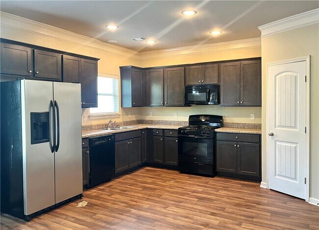 Building Photo - 348 Turtle Creek Dr