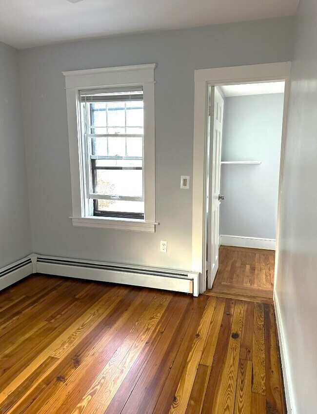 Building Photo - 154 Blanding Ave