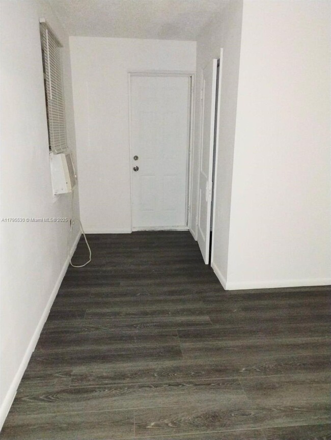 Building Photo - 605 S J St