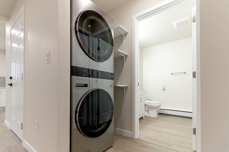 Building Photo - 8202 Mentra St