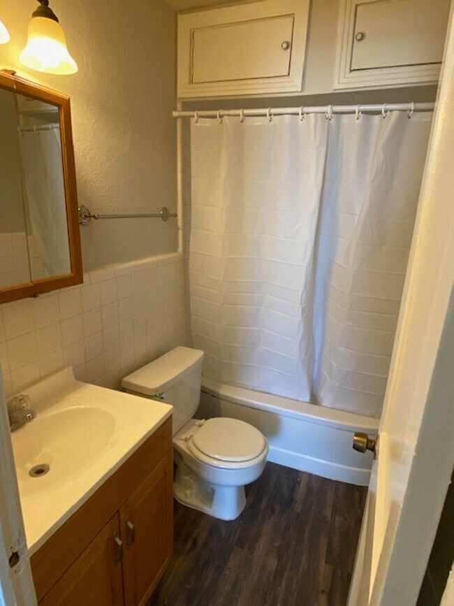 Building Photo - One bedroom duplex by TWU
