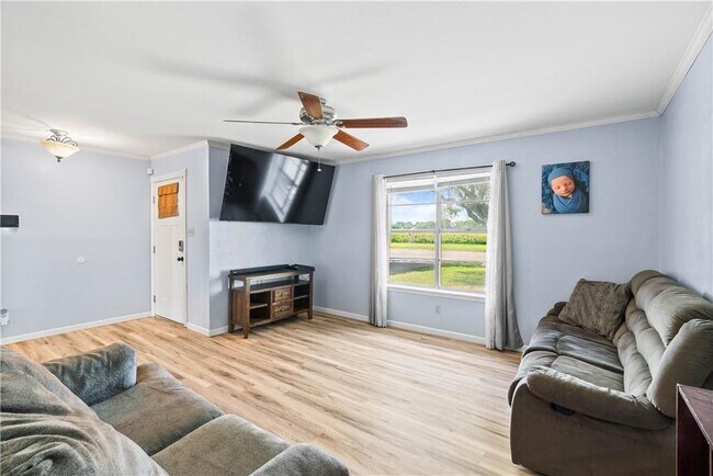 Building Photo - 607 E 11th St