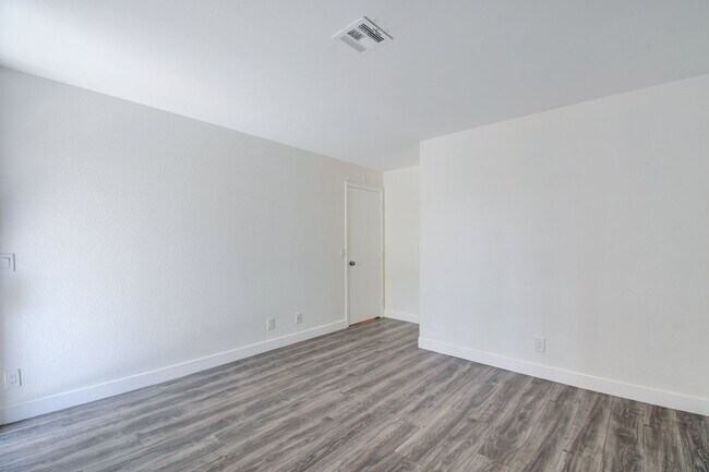 Building Photo - 6867 Tamarus St