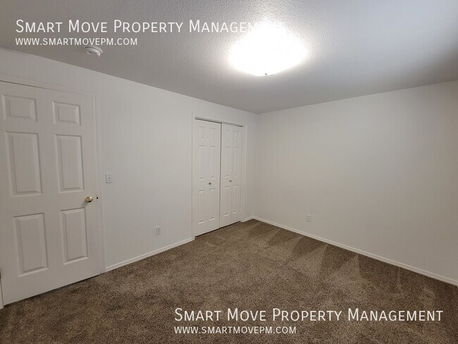 Building Photo - 2557 N Laughridge Ave