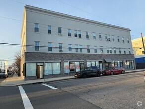 Building Photo - 1008 Central Ave