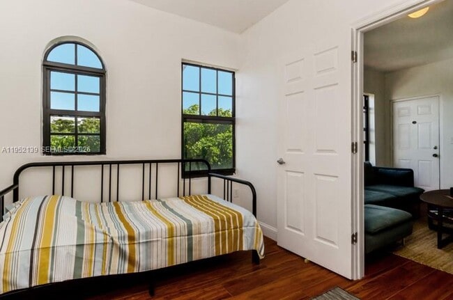 Building Photo - 934 Michigan Ave