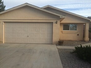 Building Photo - 513 Cimarron Meadows Dr