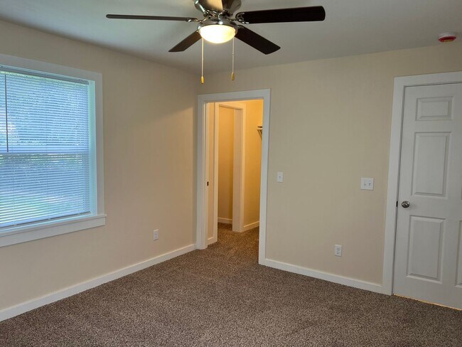 Building Photo - Recently Updated 3 Bedroom near OTC