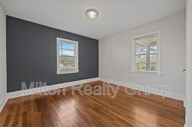 Building Photo - 1206 S 9th St