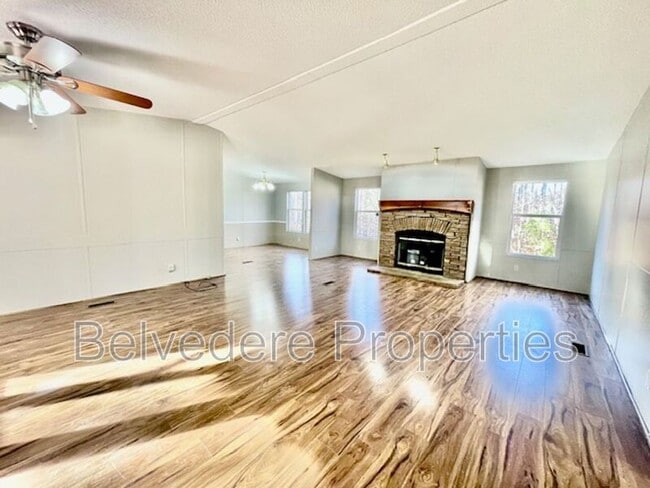 Building Photo - 237 Red Oak Dr