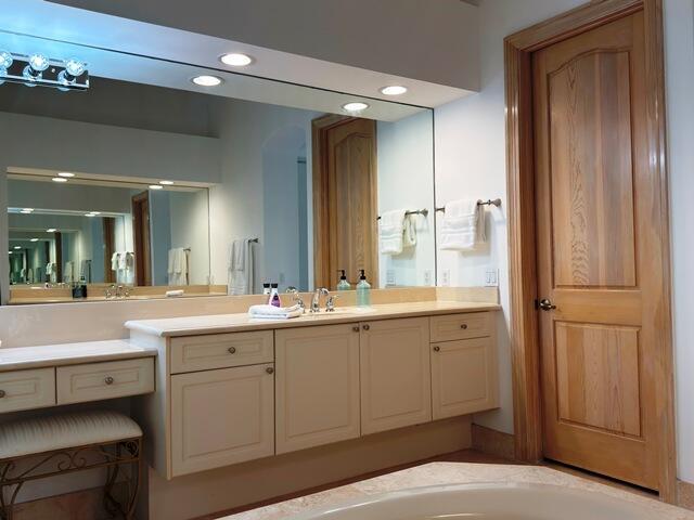 Building Photo - 8387 Ironhorse Ct
