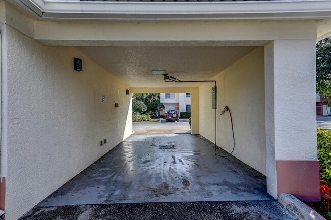 Building Photo - 9303 Myrtlewood Cir W
