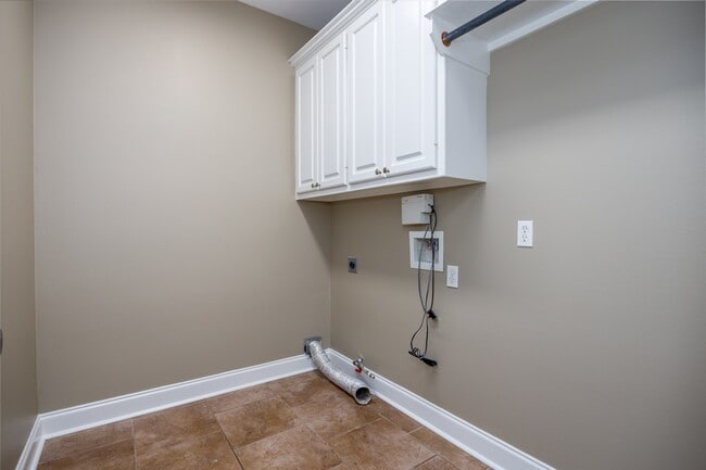 Building Photo - 14450 Lake Meadows Ct